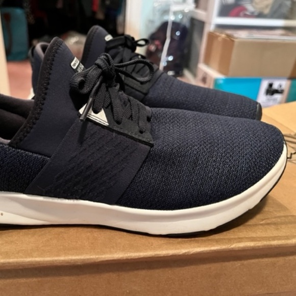 New Balance DynaSoft Nergize Shoes - Picture 2 of 9